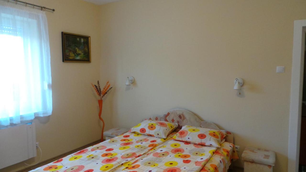 Rozalia Apartman Gyula Extérieur photo